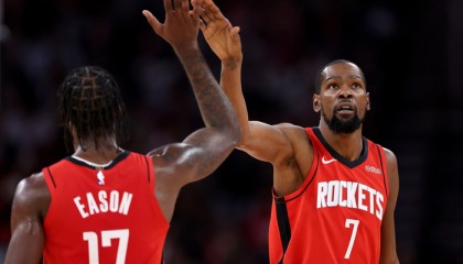 kaiyun中心-杜兰特全联盟最稳之一，伊森谢泼德全面回暖，乌度卡改变策略凑效|投篮|火箭|凯文·杜兰特|尼克斯|NBA常规赛_新浪新闻