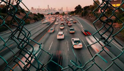 侵占补给品、赛道劈叉摆拍，向马拉松比赛不文明现象说“不”